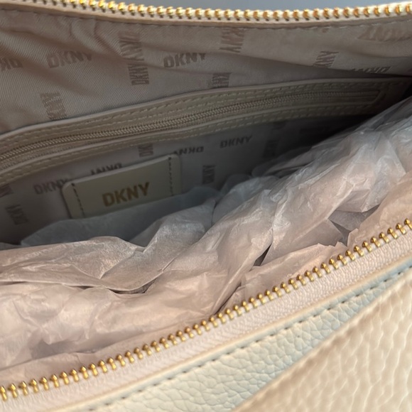 DKNY Hanley Hobo Cream Leather Bag with Gold Accents and guitar strap NWT - Picture 9 of 16